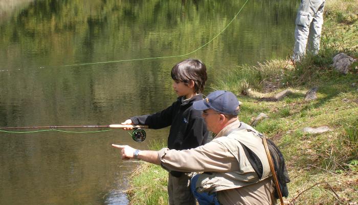 Niño pescando