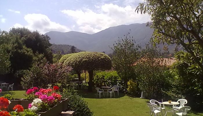 Vistes del exterior de la Masia del Montseny, Viladrau