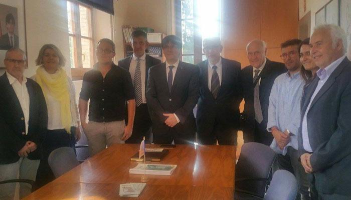 President de la Generalitat, Carles Puigdemont, visita Viladrau i signa en el Llibre d’Honor